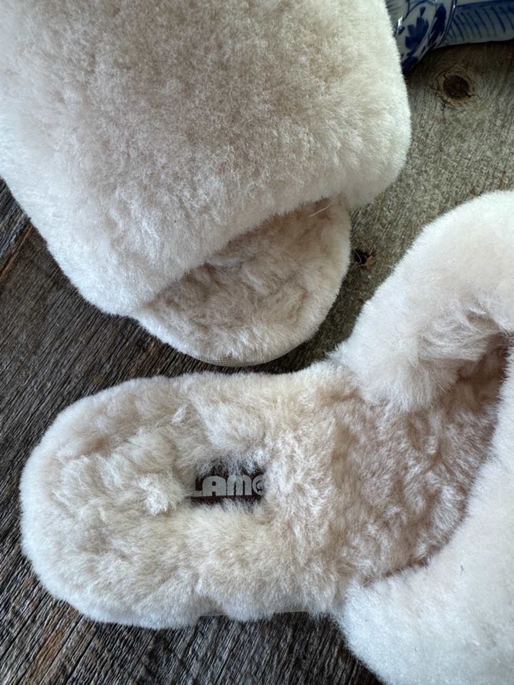 Lamo Fur Slip On Slippers Women's Size Large (7-8) - Picture 8 of 8